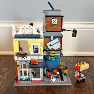 LEGO Creator Townhouse Toy Store 31105